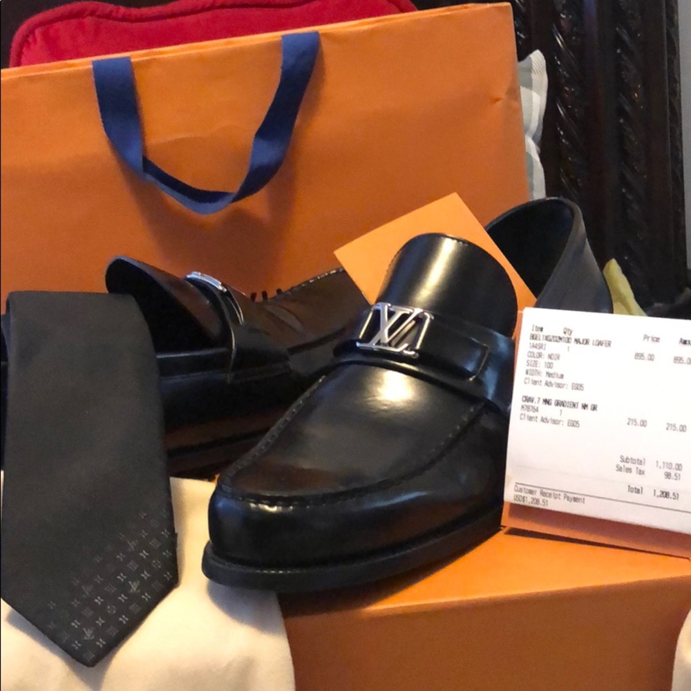 Louis Vuitton Major Loafer shoes & tie